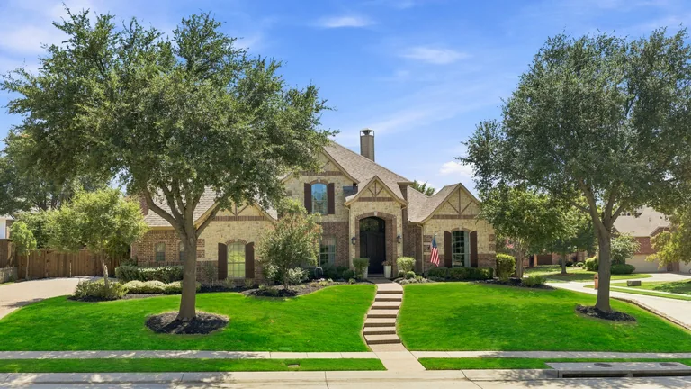 Front elevation and landscaping at 1000 Monticello Drive in Prosper